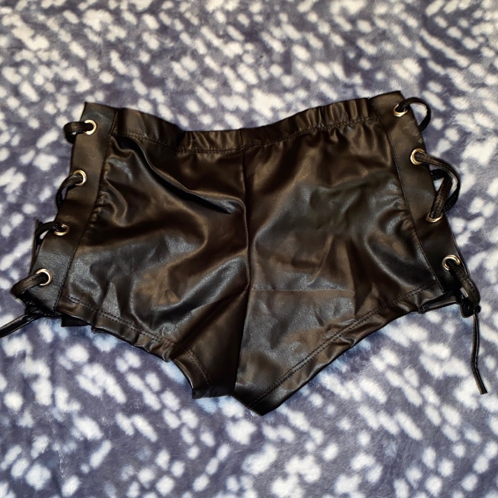 Leather shorts with strings